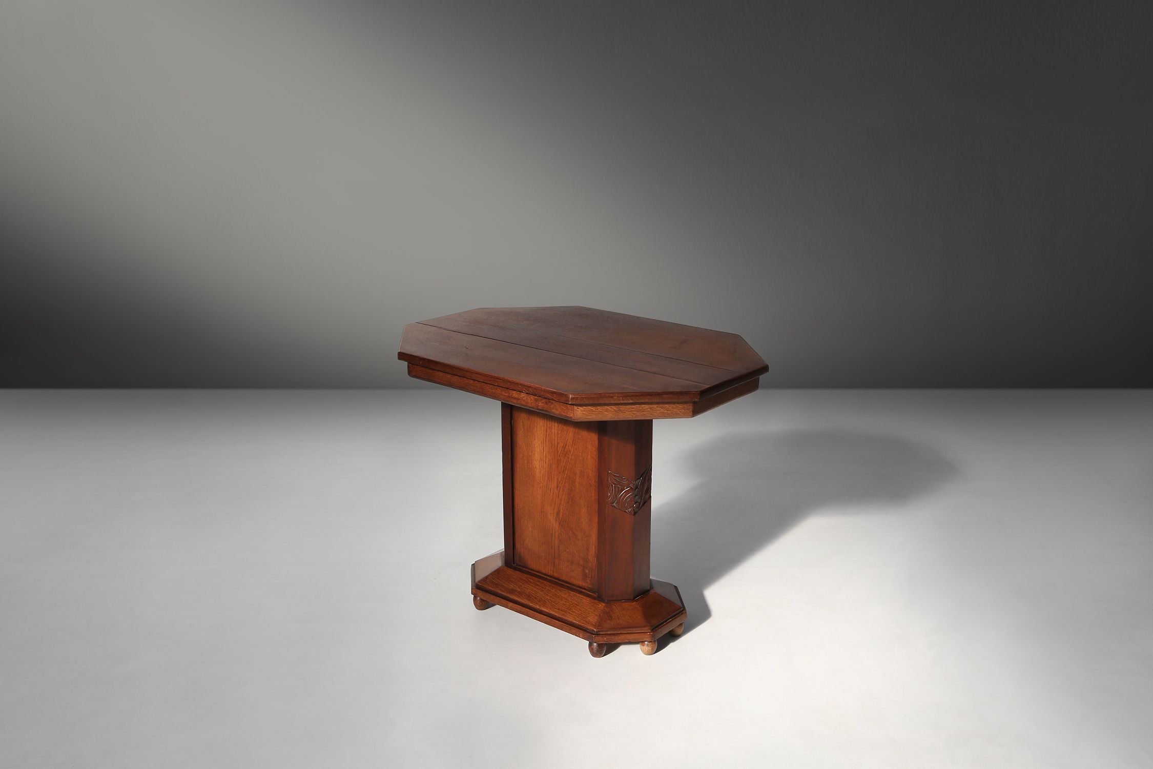 Art Deco side table 1920thumbnail